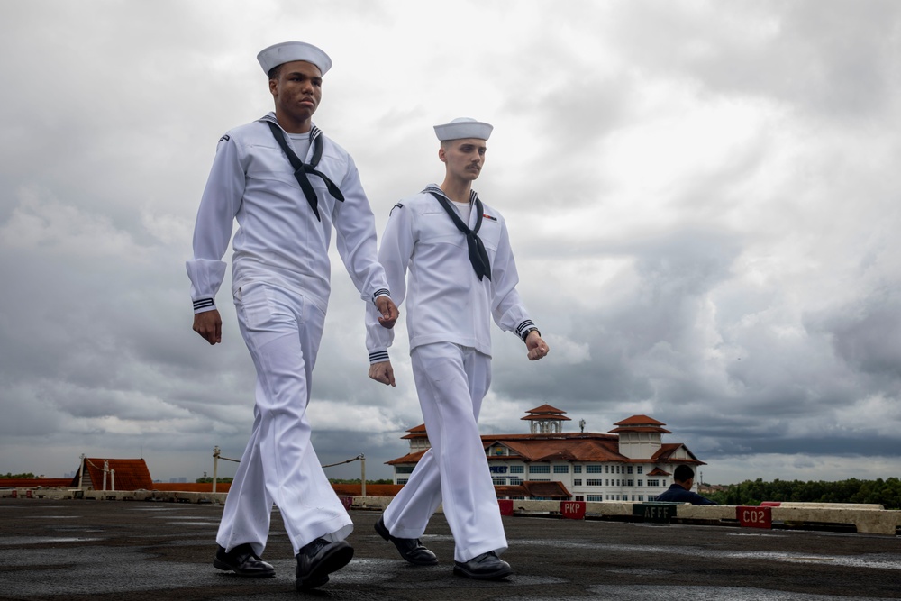 Abraham Lincoln departs Malaysia