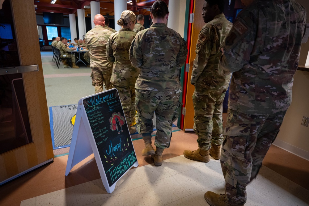 181st Intelligence Wing Services Hosts Thanksgiving Meal for Airmen