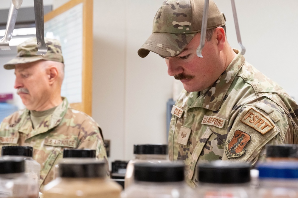 181st Intelligence Wing Services Hosts Thanksgiving Meal for Airmen