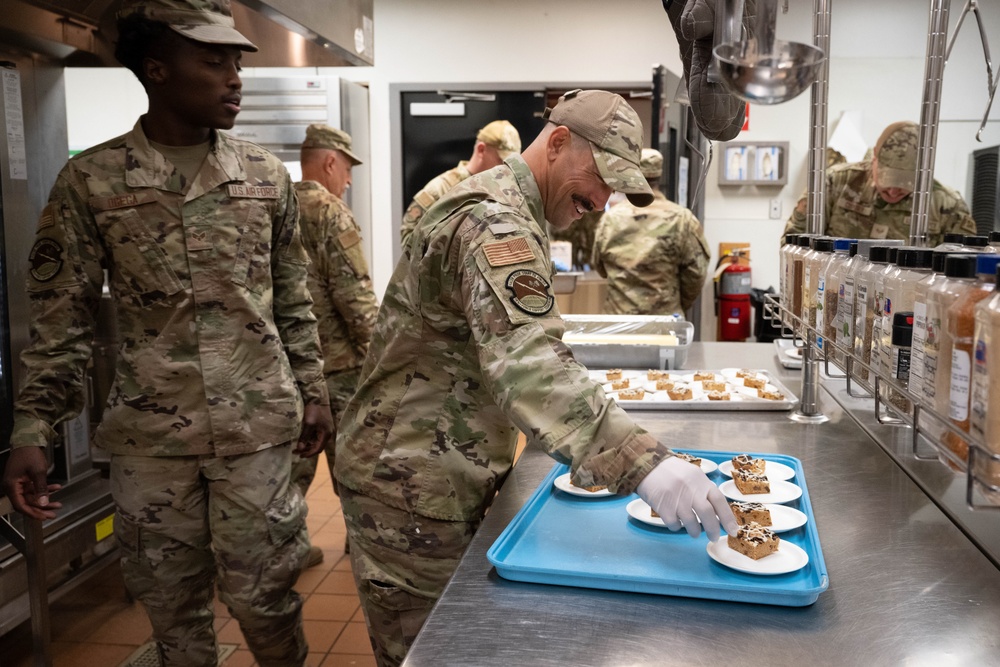 181st Intelligence Wing Services Hosts Thanksgiving Meal for Airmen