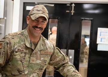 181st Intelligence Wing Services Hosts Thanksgiving Meal for Airmen