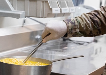 181st Intelligence Wing Services Hosts Thanksgiving Meal for Airmen