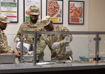 181st Intelligence Wing Services Hosts Thanksgiving Meal for Airmen