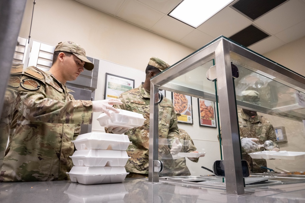 181st Intelligence Wing Services Hosts Thanksgiving Meal for Airmen