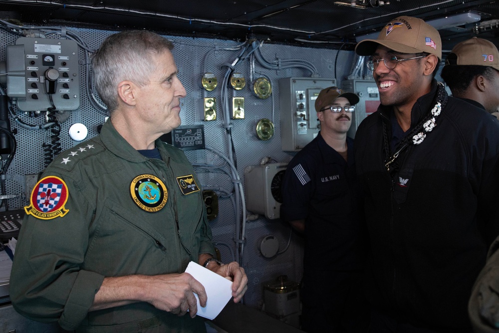 Commander, U.S. Pacific Fleet, Visits Carl Vinson