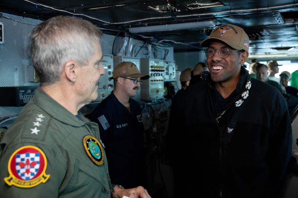 Commander, U.S. Pacific Fleet, Visits Carl Vinson