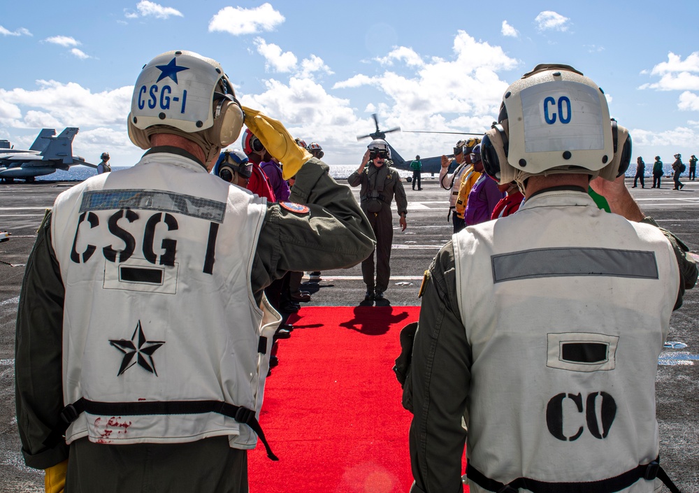 Commander, U.S. Pacific Fleet, Visits Carl Vinson