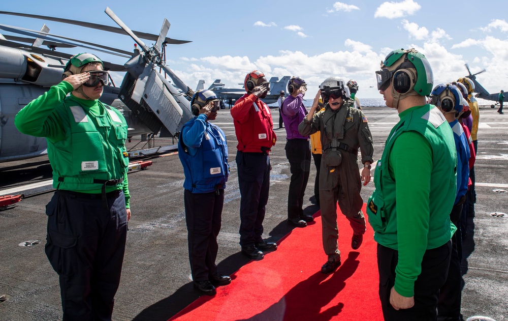 Commander, U.S. Pacific Fleet, Visits Carl Vinson