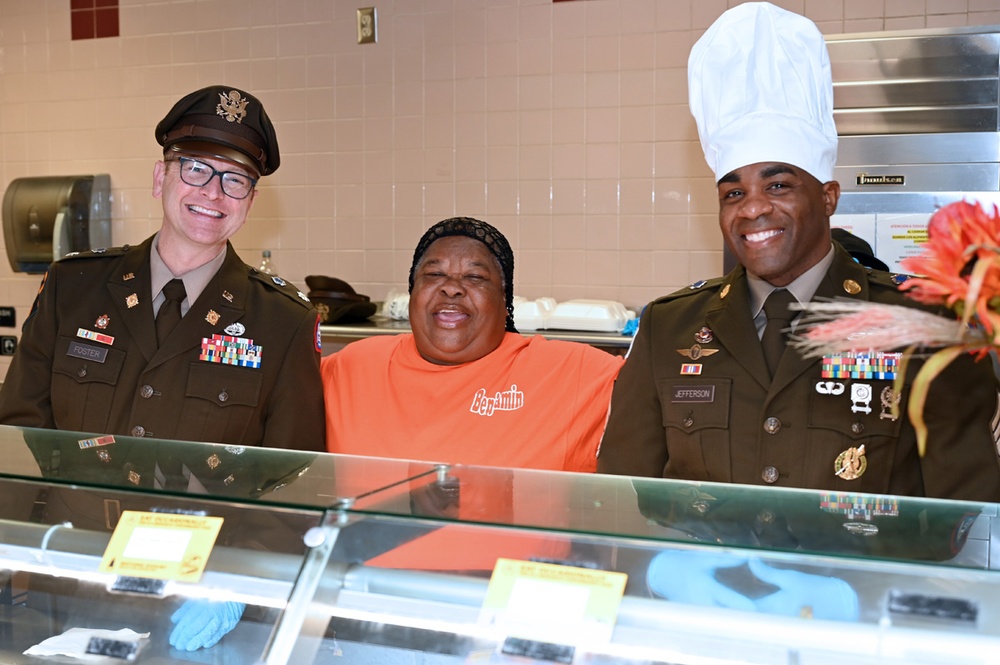 Leaders and DFAC staff thank the troops during Thanksgiving