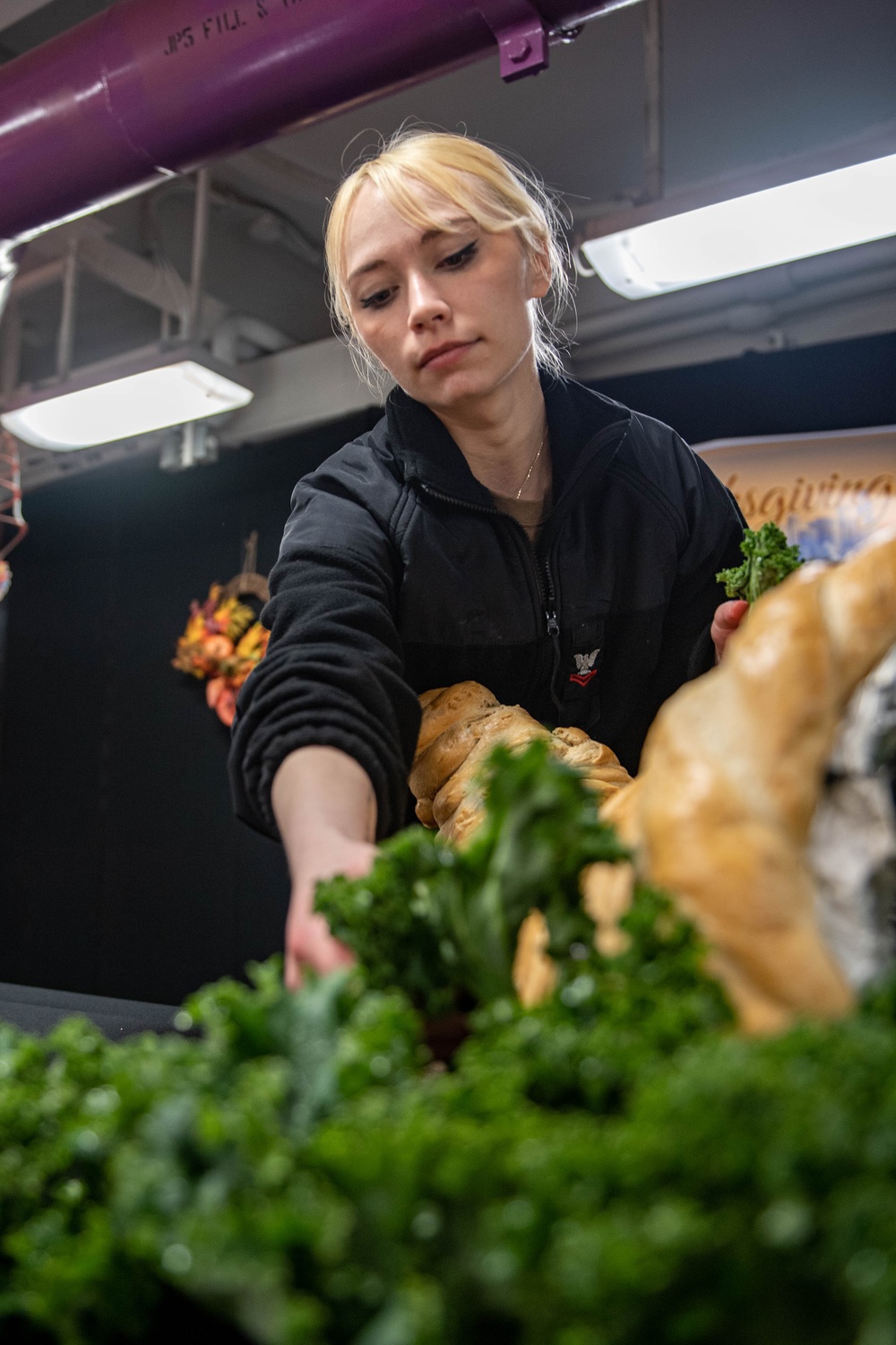 USS Ronald Reagan (CVN 76) hosts a Thanksgiving feast