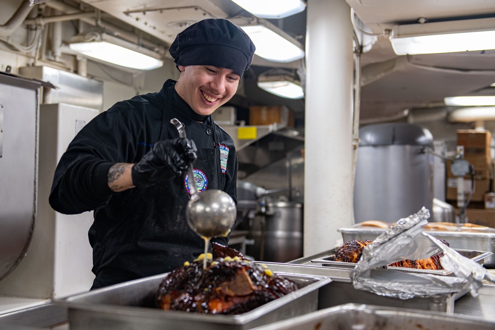 USS Ronald Reagan (CVN 76) hosts a Thanksgiving feast