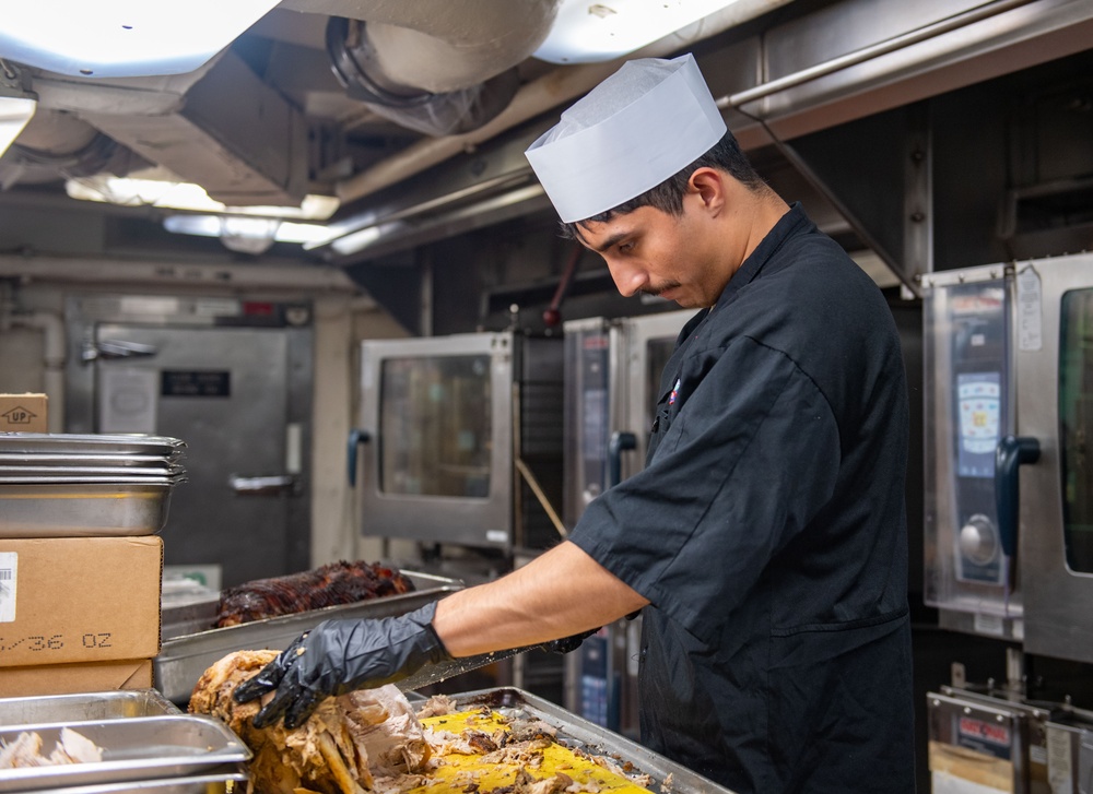 USS Ronald Reagan (CVN 76) hosts a Thanksgiving feast