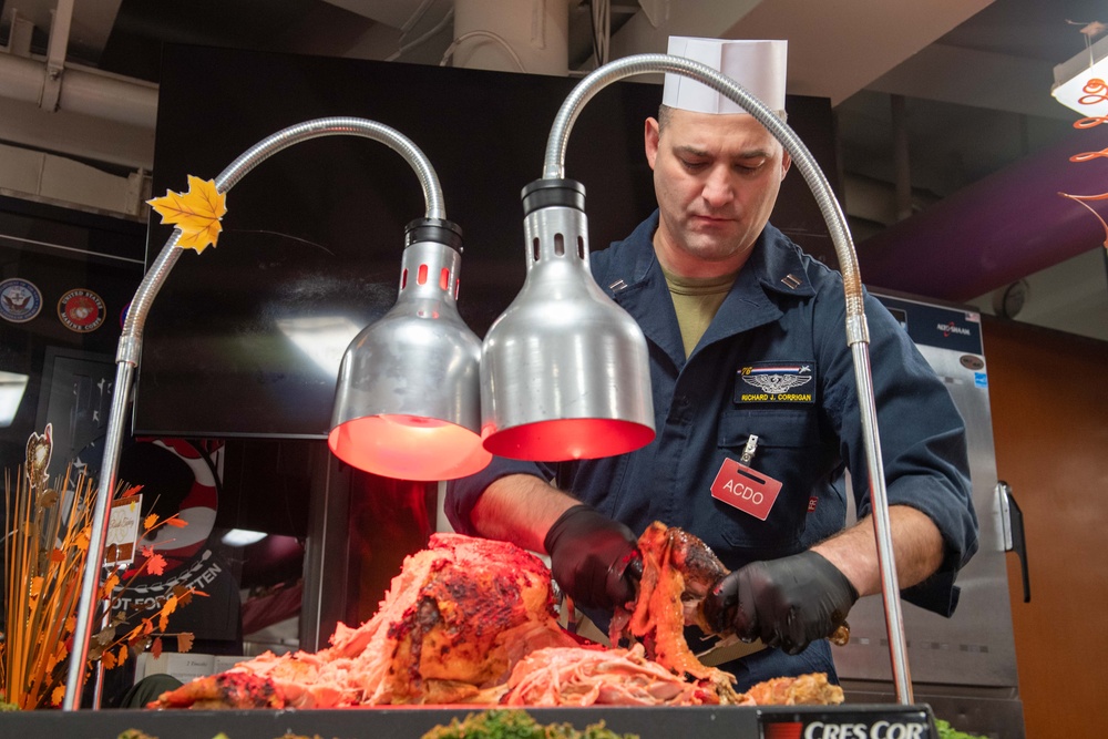 USS Ronald Reagan (CVN 76) hosts a Thanksgiving feast