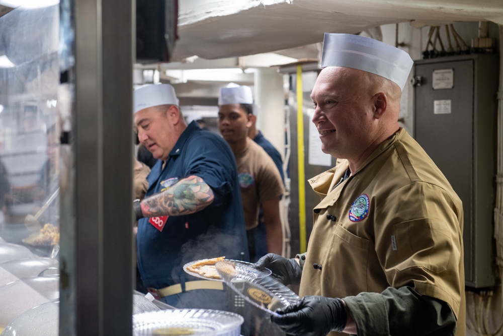 USS Ronald Reagan (CVN 76) hosts a Thanksgiving feast