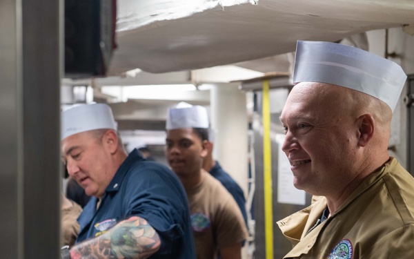 USS Ronald Reagan (CVN 76) hosts a Thanksgiving feast