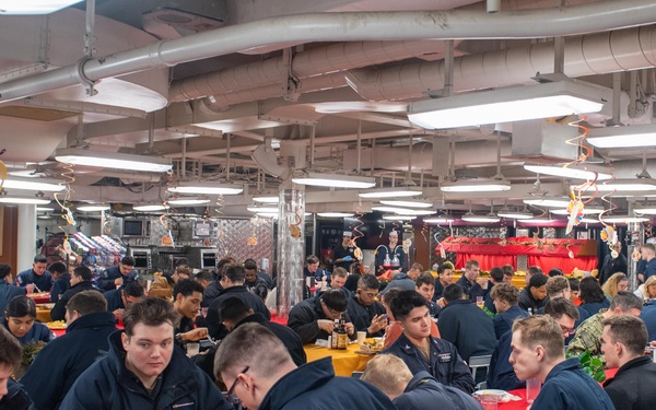 USS Ronald Reagan (CVN 76) hosts a Thanksgiving feast