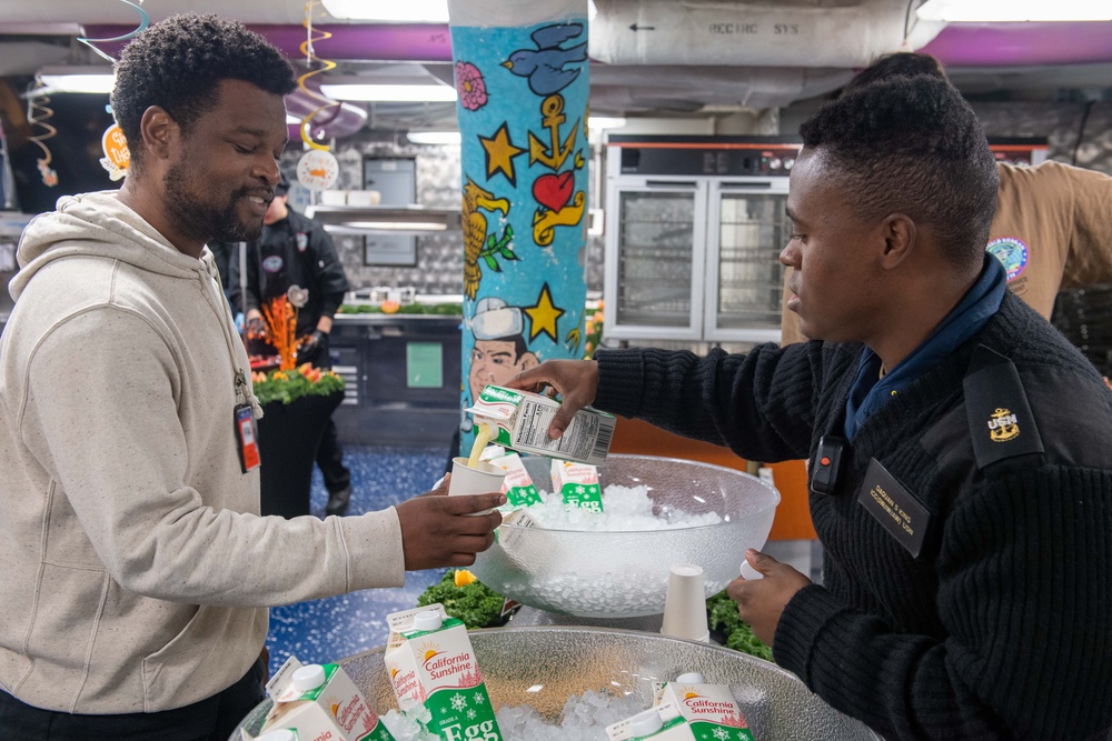 USS Ronald Reagan (CVN 76) hosts a Thanksgiving feast