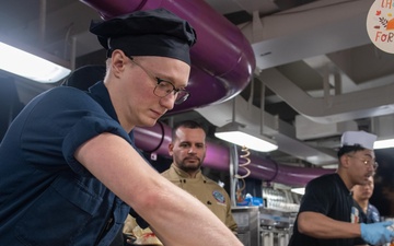 USS Ronald Reagan (CVN 76) hosts a Thanksgiving feast