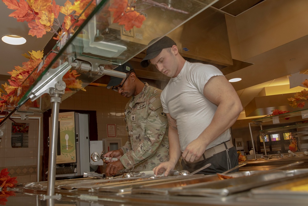 115th Quartermaster Company Displays Skills for Thanksgiving Feast