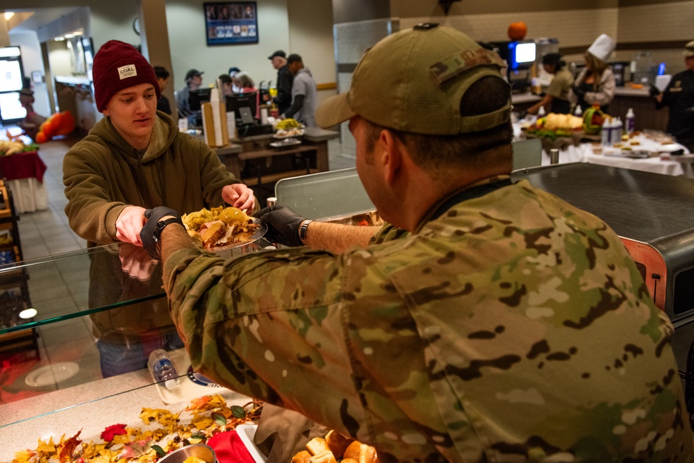 Monarch Dining Facility cultivates camaraderie with Thanksgiving meal