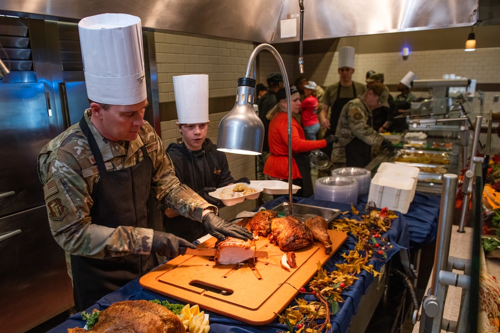 Monarch Dining Facility cultivates camaraderie with Thanksgiving meal