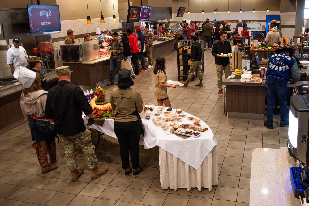 Monarch Dining Facility cultivates camaraderie with Thanksgiving meal