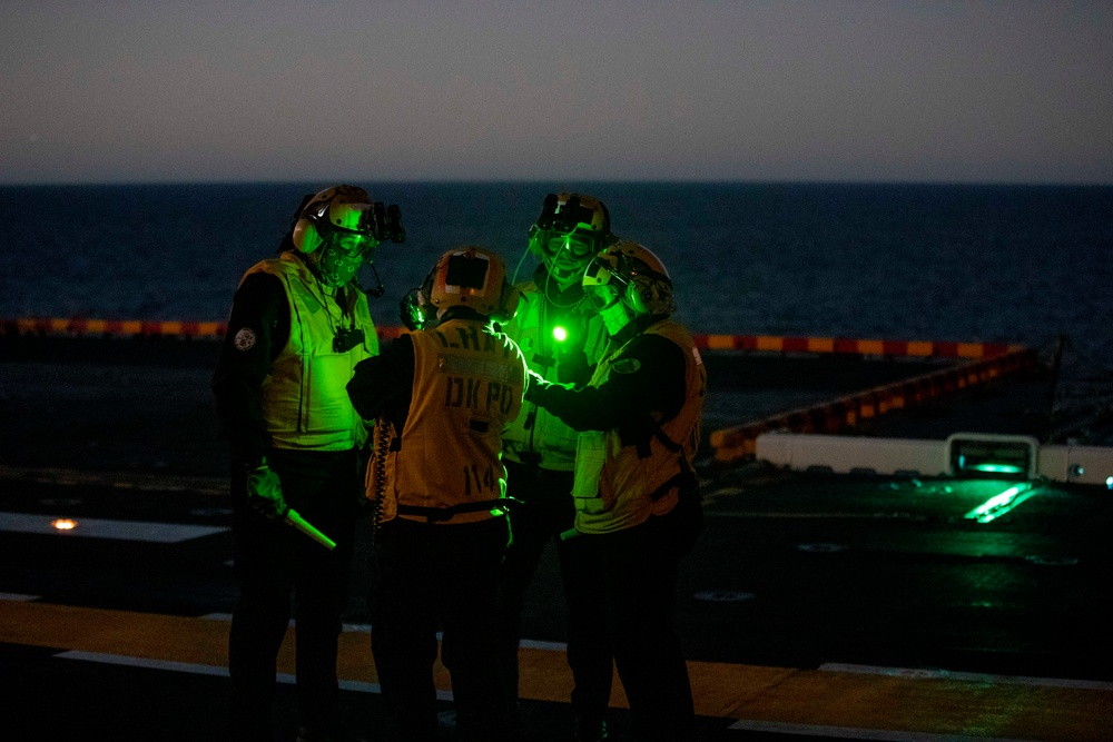 Sailors and Coast Guardsman medically evacuate a Sailor