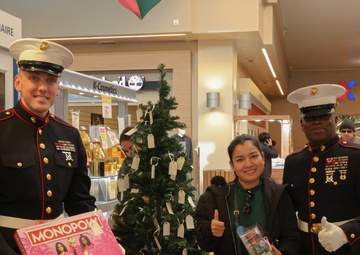 MARFORK Hosts Gifts for Hope