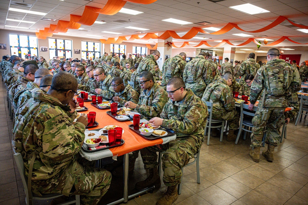 Soldiers celebrate Thanksgiving with Army family