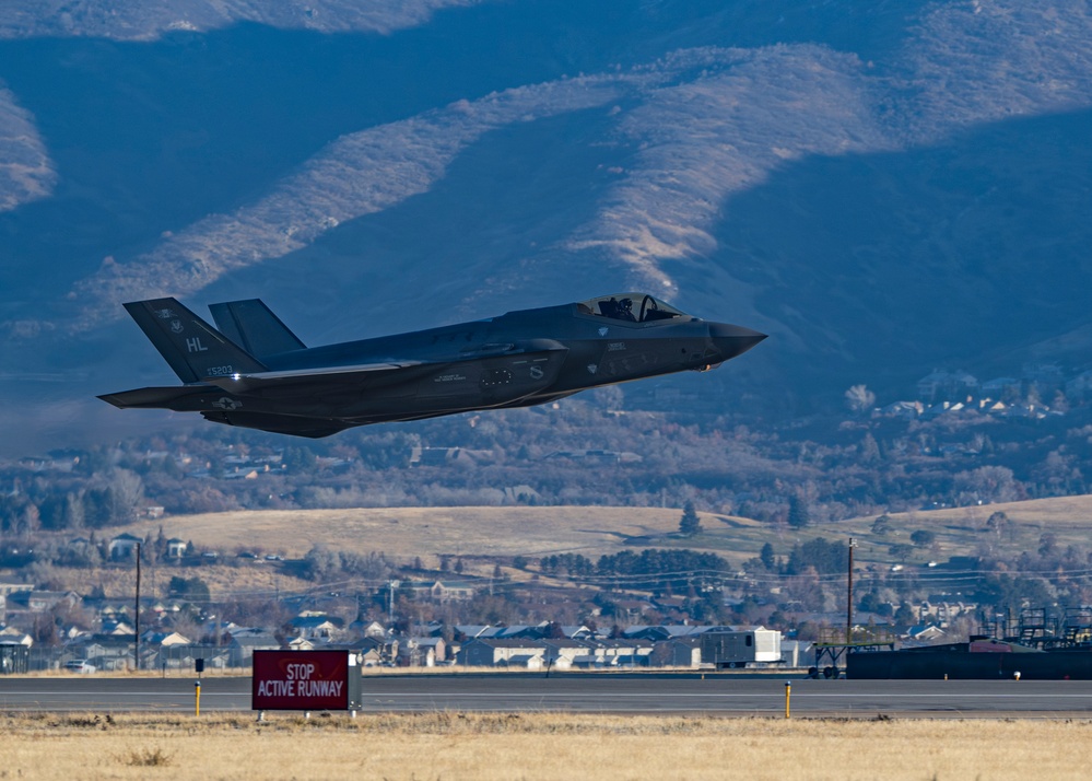 F-35 Demo Team conducts practice at Hill AFB