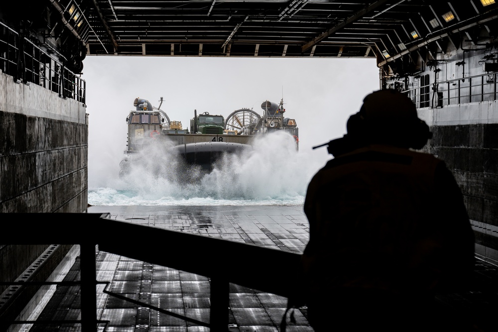Assault Craft Unit 5 embarks USS Somerset during Steel Knight