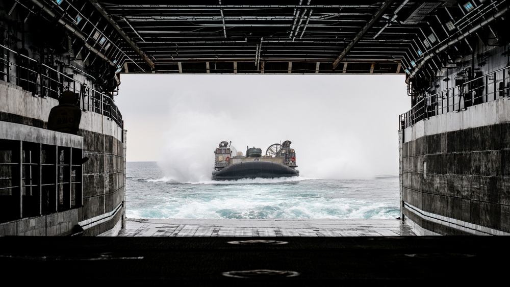 Assault Craft Unit 5 embarks USS Somerset during Steel Knight