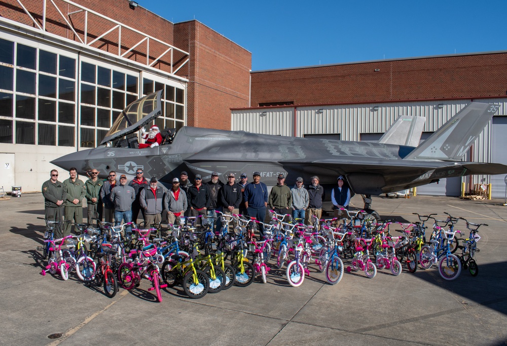 FRCE workforce spreads holiday cheer with Toys for Tots