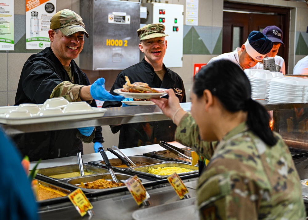 Titan leadership serves Thanksgiving meals