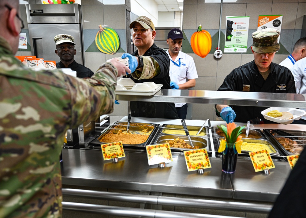 Titan leadership serves Thanksgiving meals