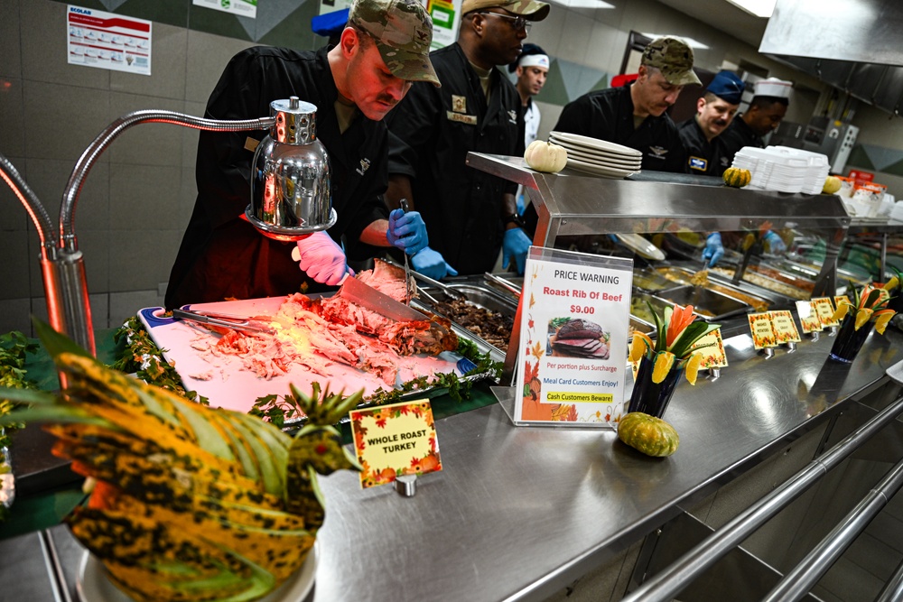 Titan leadership serves Thanksgiving meals