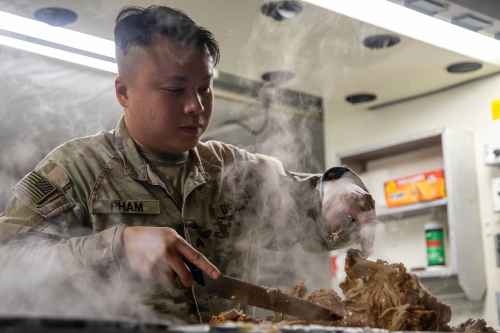 U.S. Soldiers Celebrate Thanksgiving in Poland