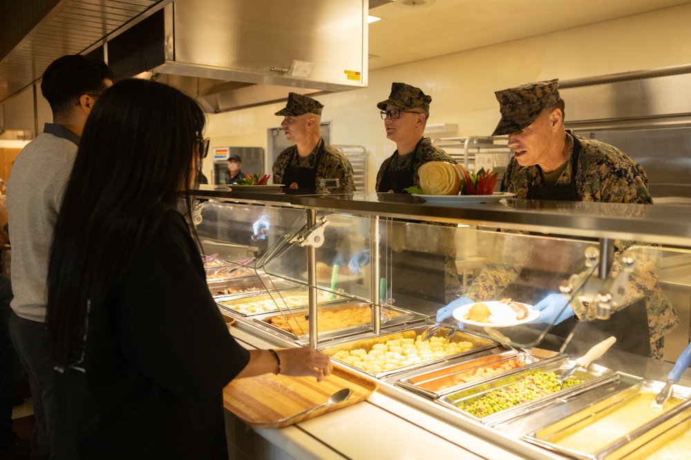 Marine Corps Installations Pacific leaders serve Thanksgiving holiday meals