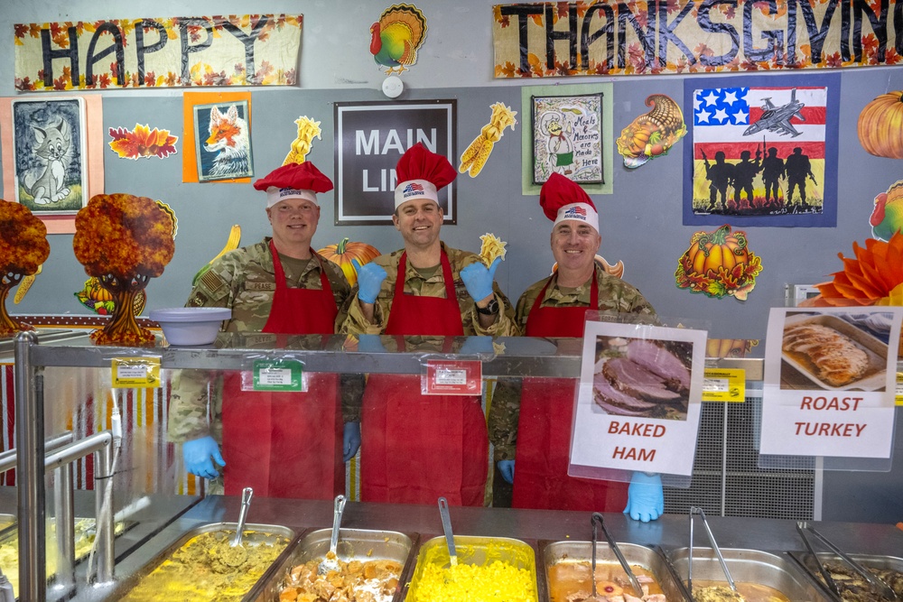 386th EFSS hosts Thanksgiving meal service