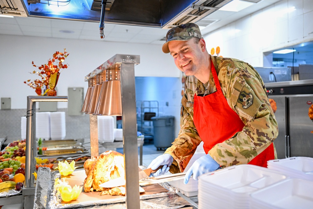 386th EFSS hosts Thanksgiving meal service