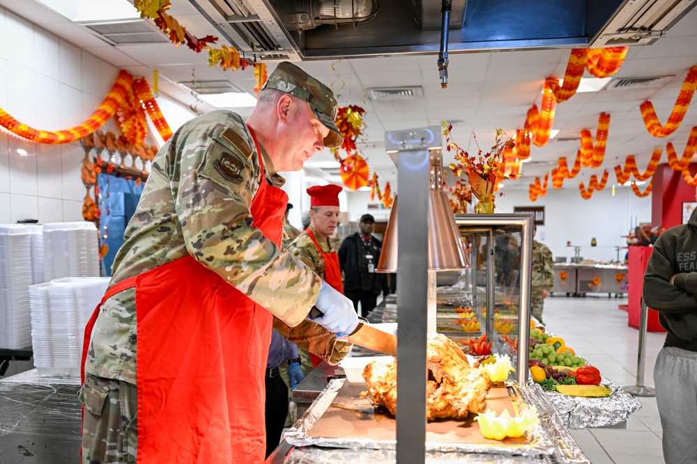 386th EFSS hosts Thanksgiving meal service