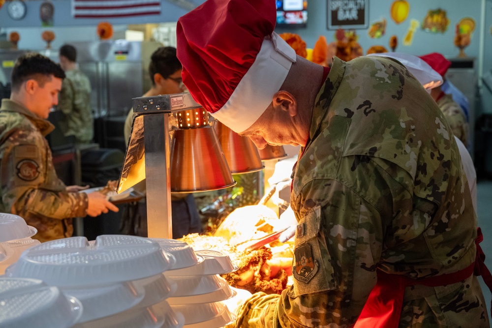 386th EFSS hosts Thanksgiving meal service