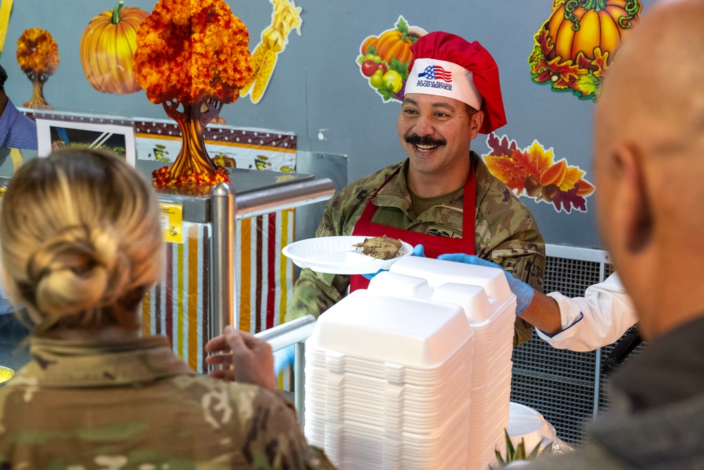 386th EFSS hosts Thanksgiving meal service