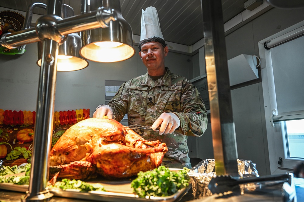 386th EFSS hosts Thanksgiving meal service