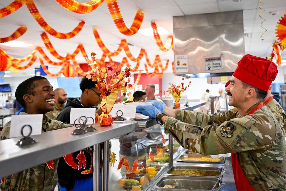 386th EFSS hosts Thanksgiving meal service