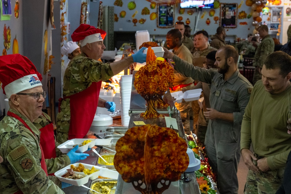 386th EFSS hosts Thanksgiving meal service