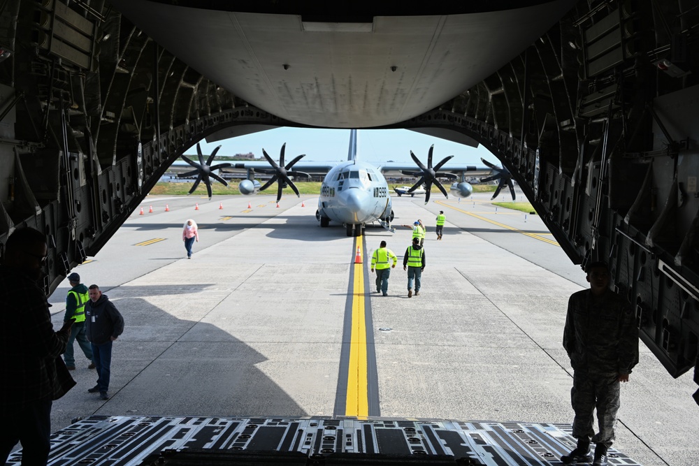 105th Airlift Wing Visits LaGuardia Airport for Kiwanis Kids Day