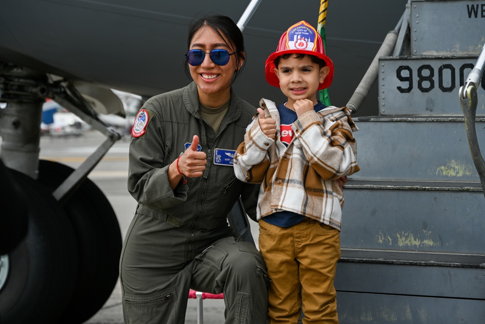105th Airlift Wing Visits LaGuardia Airport for Kiwanis Kids Day