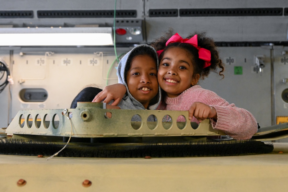 105th Airlift Wing Visits LaGuardia Airport for Kiwanis Kids Day