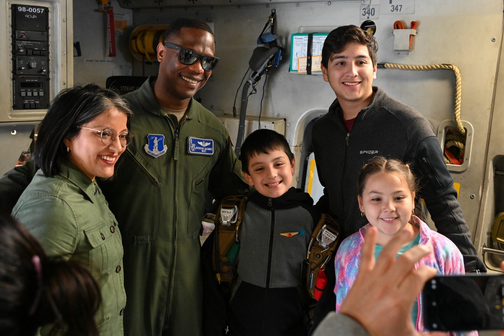 105th Airlift Wing Visits LaGuardia Airport for Kiwanis Kids Day